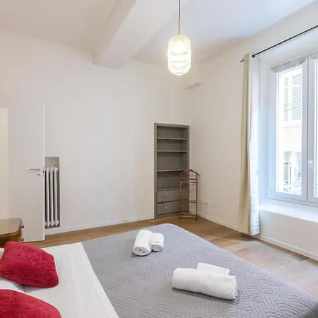 By Short Holidays 1 *