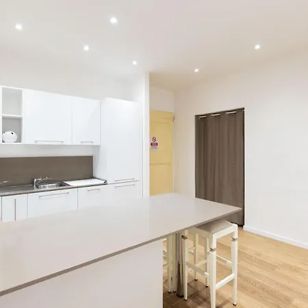 By Short Holidays 1 דירה *