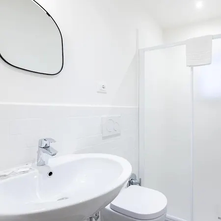 By Short Holidays 1 *