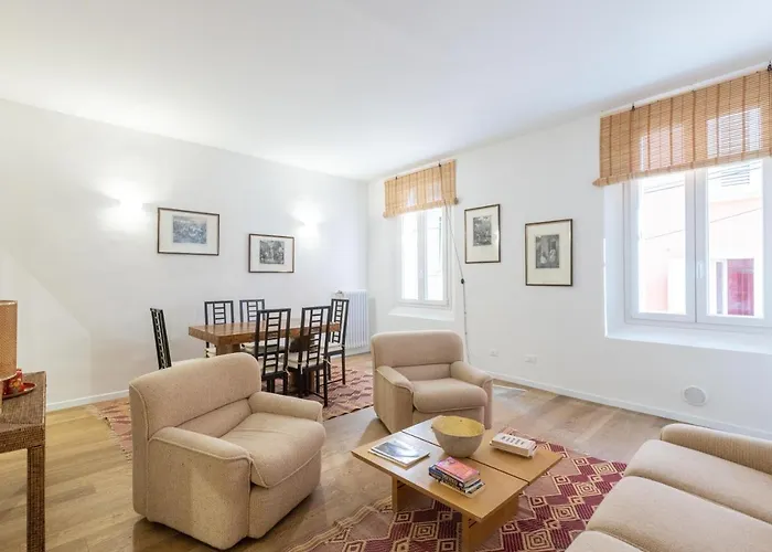 By Short Holidays 1 *