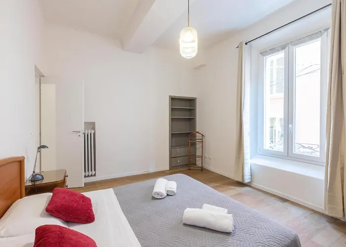 By Short Holidays 1 *