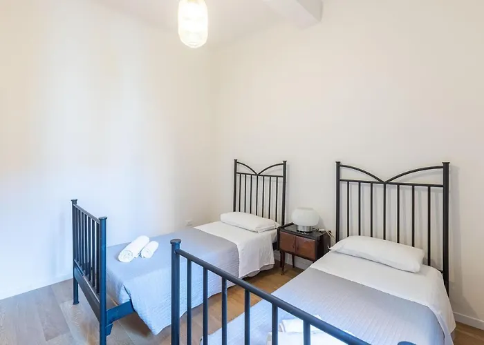 By Short Holidays 1 *