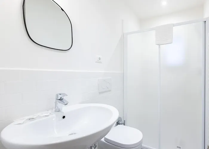 By Short Holidays 1 *